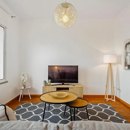 Modern Suburban Haven * Caniço