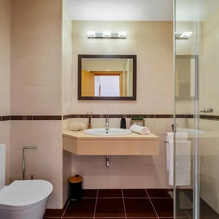 Modern Suburban Haven Διαμέρισμα Caniço