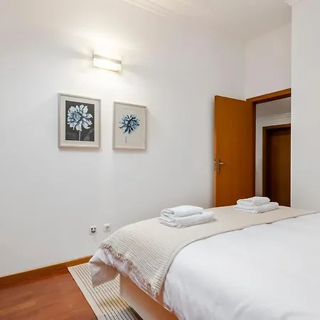 Modern Suburban Haven Διαμέρισμα *