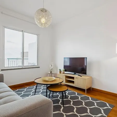 Modern Suburban Haven Διαμέρισμα Caniço