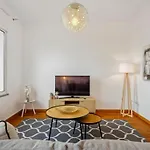 Modern Suburban Haven * קאניקו