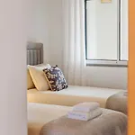Modern Suburban Haven דירה *