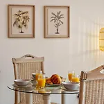 Modern Suburban Haven קאניקו