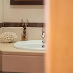 דירה Modern Suburban Haven