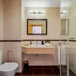 Modern Suburban Haven דירה קאניקו