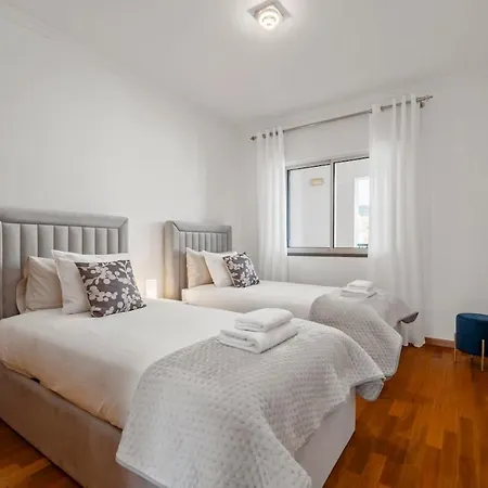 Modern Suburban Haven Канису