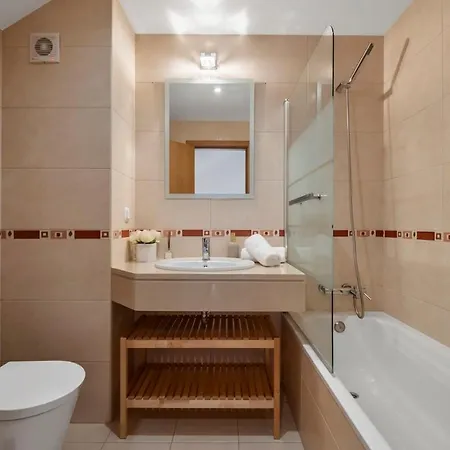 Modern Suburban Haven * Canico (Madeira)