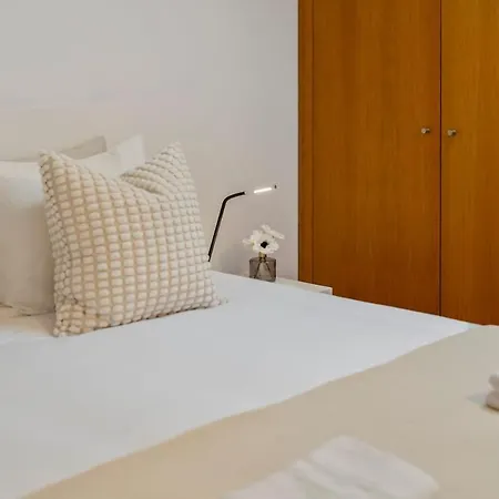 Modern Suburban Haven Апартаменты *