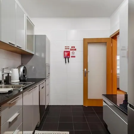 Modern Suburban Haven Canico (Madeira)