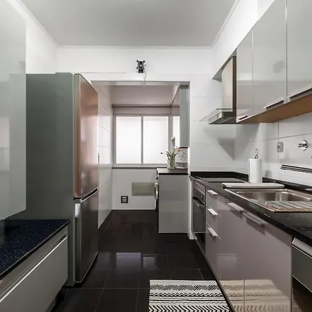 Apartment Modern Suburban Haven Canico (Madeira)