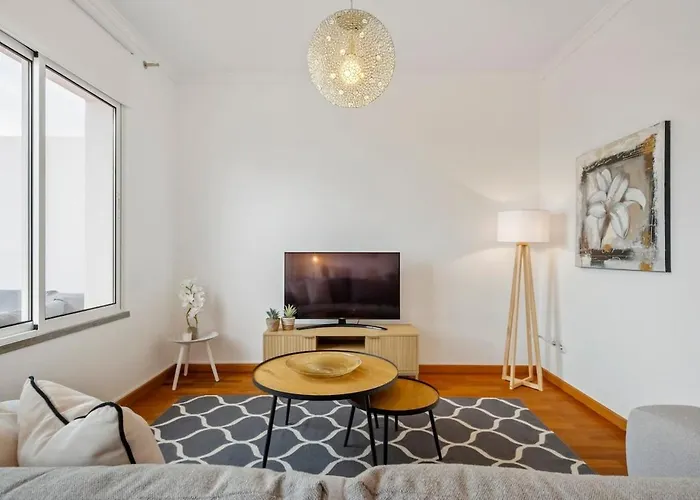 Modern Suburban Haven * Caniço