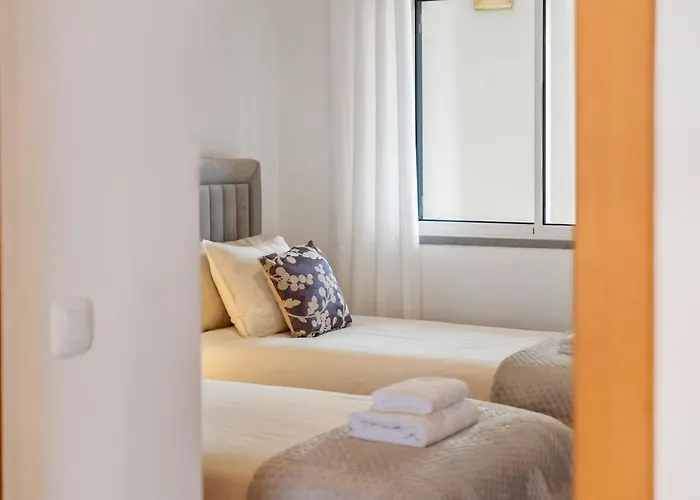 Modern Suburban Haven Apartament *