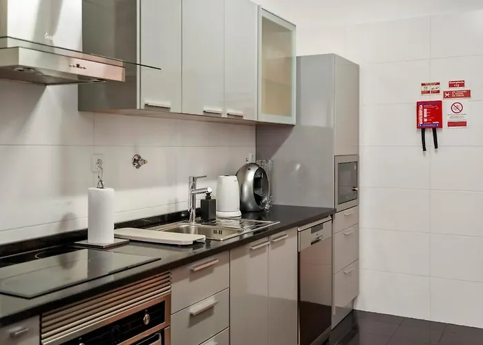 Modern Suburban Haven Apartament