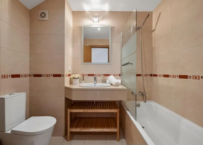 Modern Suburban Haven * Caniço