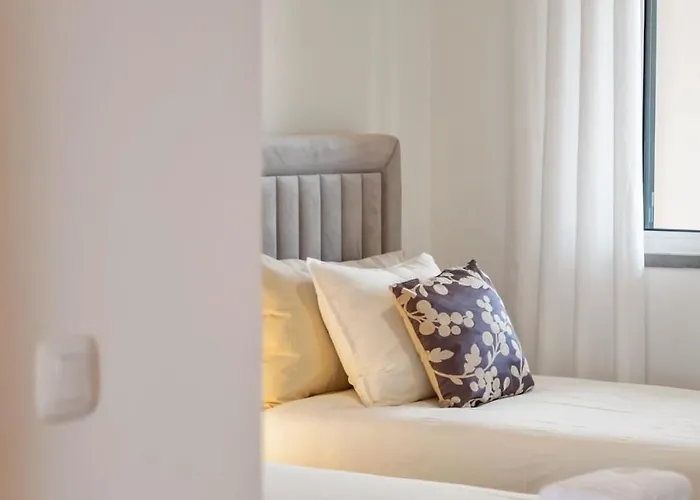 Modern Suburban Haven * Caniço