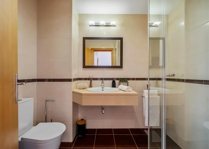 Modern Suburban Haven Apartament Caniço