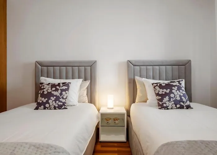 Modern Suburban Haven Apartamento *