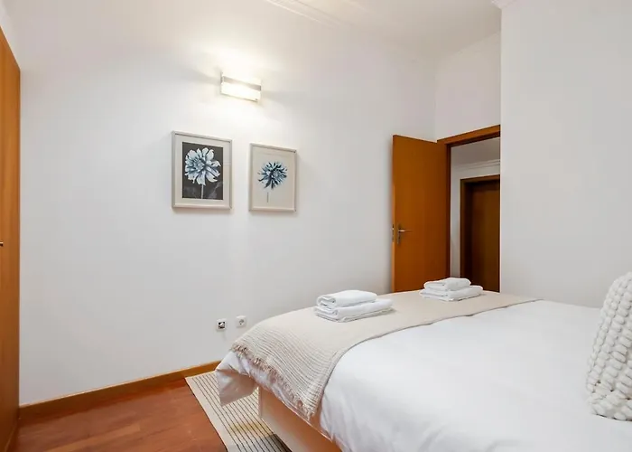 Modern Suburban Haven Apartament *